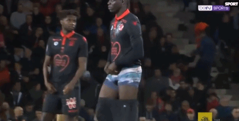 辽宁男篮CBA杯赛遭江苏大爆冷引热议！球迷不满外援刷爆官媒评论区（CBA杯赛冷门：辽宁男篮不敌江苏惹热议，球迷不满外援涌入官媒评论区）