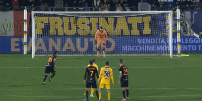 王曼昱3-8逆转后再轰11-2，梁靖崑痛失好局吞首败，国乒8-2法国（王曼昱3-8翻盘再轰11-2，梁靖崑好局不保遭首败，国乒8-2力克法国）