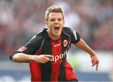 总比分0-5，阿隆索带队2次对阵利物浦均遭遇失利（阿隆索两度率队对阵利物浦皆告负，总比分0-5）