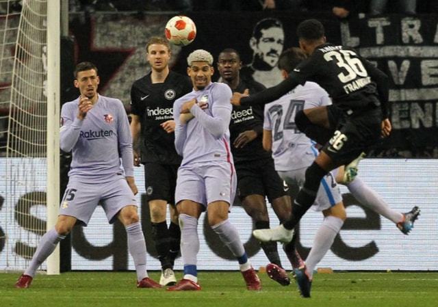 芬奇谈爱德华兹低迷：他一过半场就被包夹，必须研究如何应对（芬奇评爱德华兹状态不佳：过半场即遭夹击，需尽快拿出应对策略）