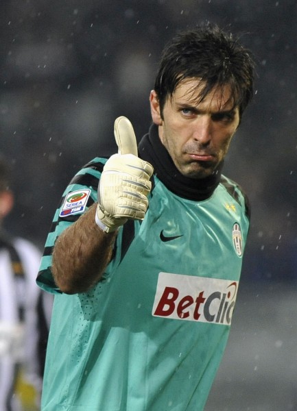 弗赖堡主帅：拜仁全队防守方式值得学习，对阵他们需把握机会（弗赖堡主帅：拜仁整体防守堪称典范，交手时必须把握住机会）